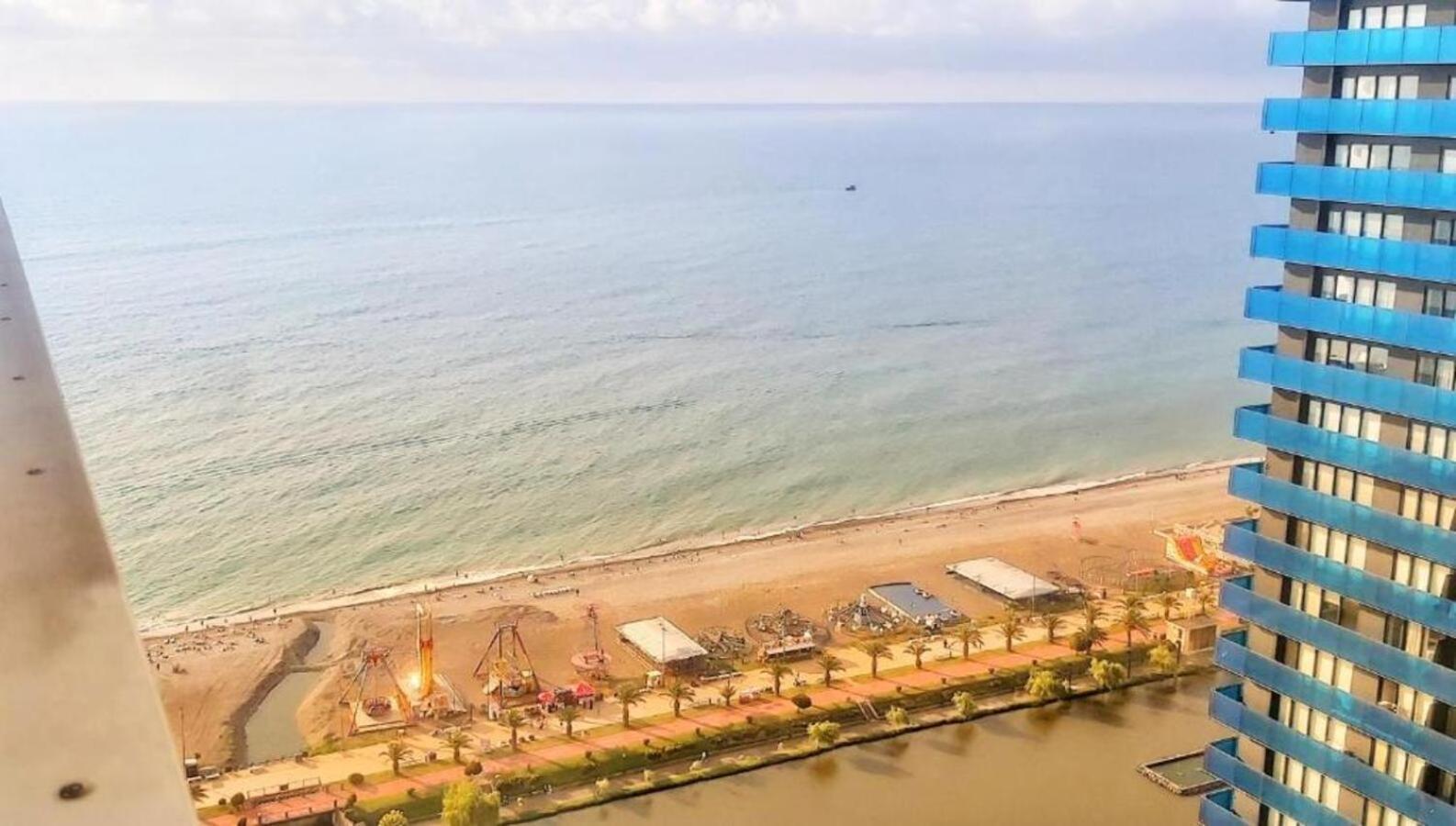 Апартаменти Holiday In Orbi Батумі Екстер'єр фото